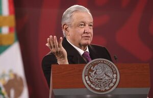 López Obrador espera que Televisa y Univision cierren su fusión este lunes - MarketData