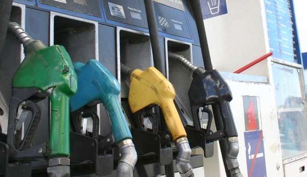 Demanda internacional hace 'inatajable' incremento de precios de combustibles, explica empresario