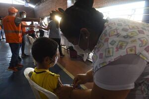 Shoppings instan a vacunar a los niños, bajo el lema “amar es cuidarnos entre todos” - Nacionales - ABC Color
