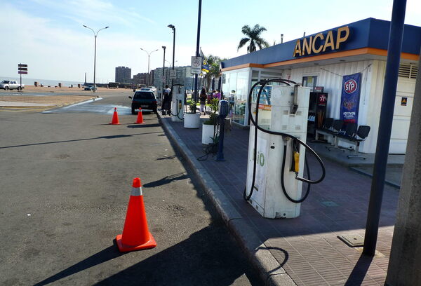 Uruguay anuncia el aumento de sus combustibles - MarketData
