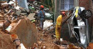 La Nación / Rescatistas buscan sobrevivientes tras un deslizamiento de tierra