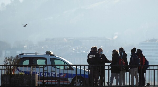 Acusada en Francia de homicidio voluntario la madre del niño hallado muerto en una maleta