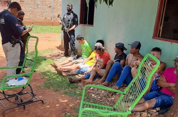 Detienen a cuatro presuntos delincuentes durante allanamiento en aguantadero - ABC en el Este - ABC Color