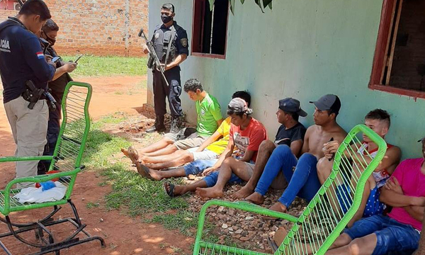 Detienen a cuatro presuntos delincuentes durante allanamiento en Juan León Mallorquín - OviedoPress