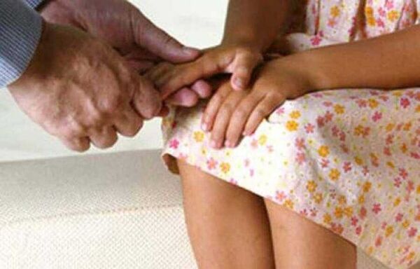 Abusaba de la hija de su empleada y a cambio de su silencio le daba un extra a la mamá