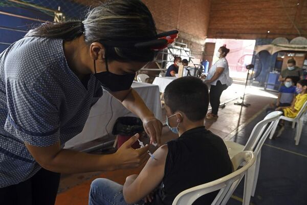COVID: ministro insta a los padres a aprovechar dosis pediátricas disponibles - Nacionales - ABC Color