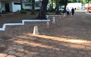Impiden que contribuyentes estacionen en predio de la municipalidad de CDE