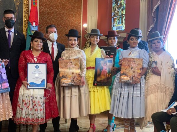 Marcia Franco se presentó como “chola paceña” ante autoridades bolivianas - Te Cuento Paraguay