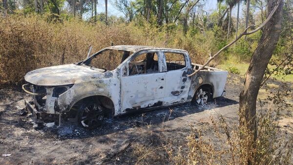 Hallan camioneta incendiada en San Bernardino
