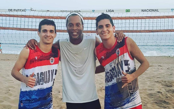 Crónica / Los compatriotas campeones mundiales del pikivoley van por los 20 millones