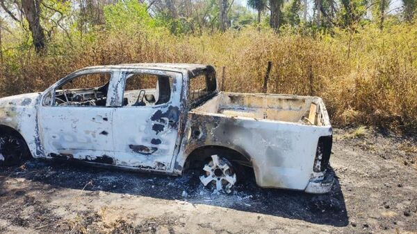 Hallan camioneta incendiada en San Bernardino