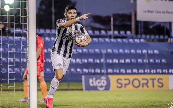 Crónica / “Enciso iba a llegar a Inglaterra con un contrato de novato”, dijo empresario