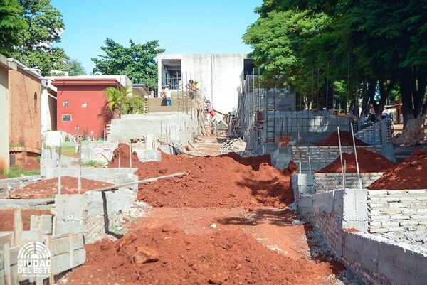 Verifican construcción de columbarios en campo santo tras queja ciudadana - La Clave