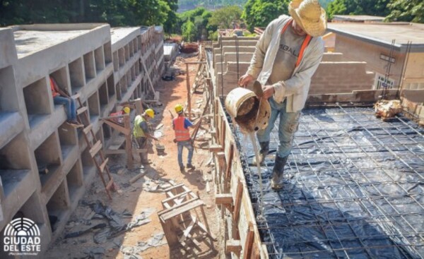 Verifican construcción de columbario en el cementerio municipal