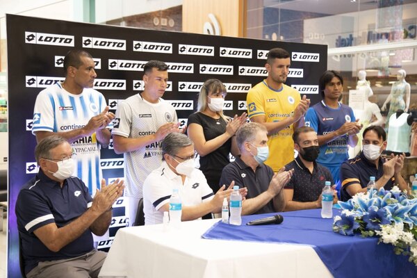 El 12 de Octubre de Itauguá presentó su nueva piel para la temporada 2022