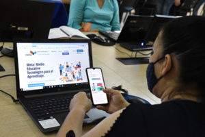 Docentes pueden postular a becas para enseñar matemática mediante plataforma virtual