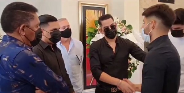 Binomio de Oro lleva su apoyo a familiares de Vita Aranda