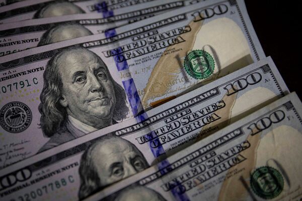 El dólar sube más del 1 % en Perú tras una nueva crisis en el Gobierno de Castillo - MarketData