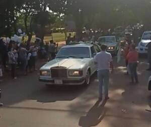 Crónica / [VIDEO] Así despidieron a "Vita" en el barrio que la vio crecer durante parte de su niñez