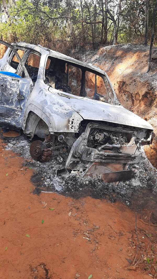 Camioneta incinerada tendría matricula argentina y presenta un impacto de bala