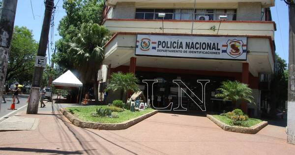 La Nación / Prontuario de Bogado Quevedo fue modificado 27 veces y destituyen al director de Informática
