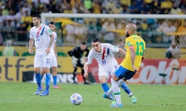 Con dura goleada, Brasil sepulta el sueño albirrojo | Telefuturo