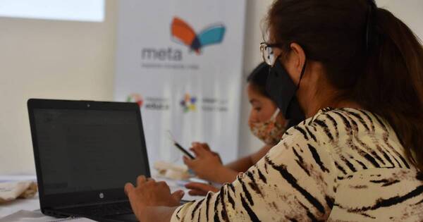 La Nación / Ofrecen 6.000 becas para docentes de matemáticas
