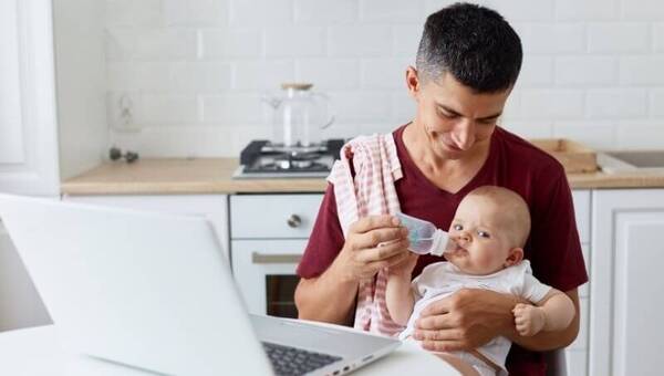 ¿Cuánta agua debe tomar mi hijo en verano y cuánto de bebidas azucaradas?