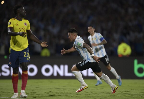 Sin Messi, Argentina vence a Colombia 1-0 y la aleja de Catar 2022