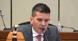 La Nación / Critican al jefe del Ejecutivo por su férrea defensa a Giuzzio