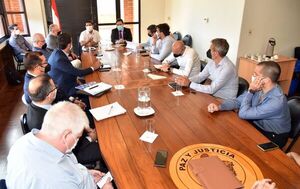Acuerdo a la vista entre Gobierno y  los emblemas para bajar el gasoil