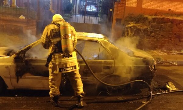 Vehículo se incendia en CDE