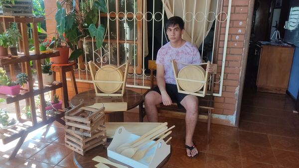 Joven autista rompe barreras y se destaca con su emprendimiento