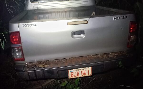 Encuentran abandonada camioneta robada hace más de seis meses