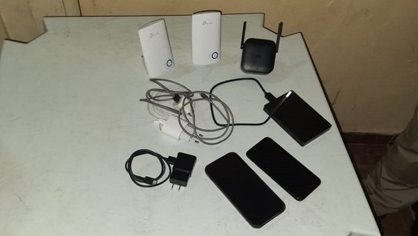 Requisan 2 celulares y 3 expansores de red de la celda de procesado por narcotráfico