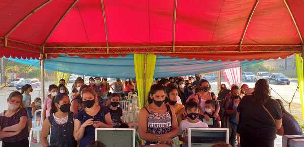 Con alta concurrencia se cumple el último día exclusivo de vacunación a niños