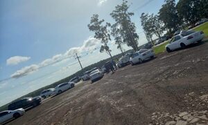 Taxistas se movilizan contra suba de combustibles