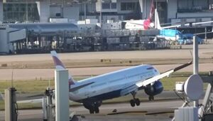 Dramático aterrizaje de avión luchando contra el viento en Londres