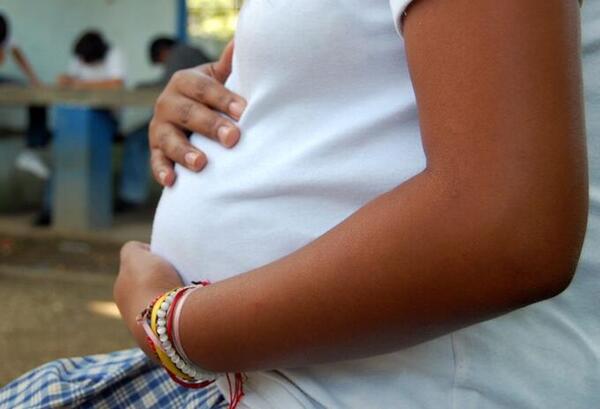 De terror: Niña embarazada era encerrada por su madre para ser sup. abusada