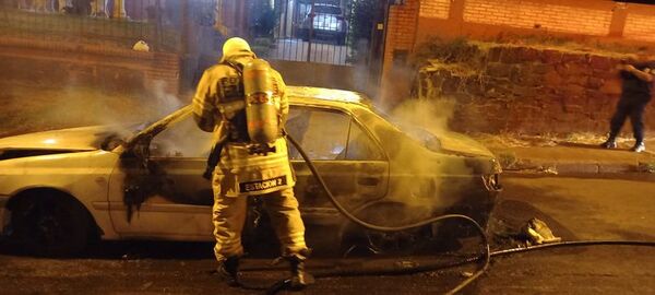 Vehículo que trasladaba a un enfermo se incendia en plena marcha - ABC en el Este - ABC Color