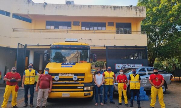 Tigo dona 30.000 botellas de agua a los bomberos voluntarios y los mantiene comunicados