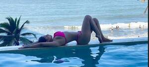 Crónica / Con 100 centímetros de cola, acapara miradas en playas charras