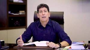 Crónica / Pastor Abreu ya está en Paraguay para su cirugía