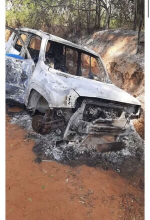 Hallan camioneta incinerada en Itapúa con un impacto de bala