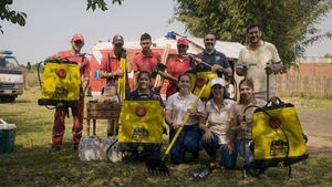Diario HOY | Bomberos forestales del Guairá reciben herramientas para el combate de incendios