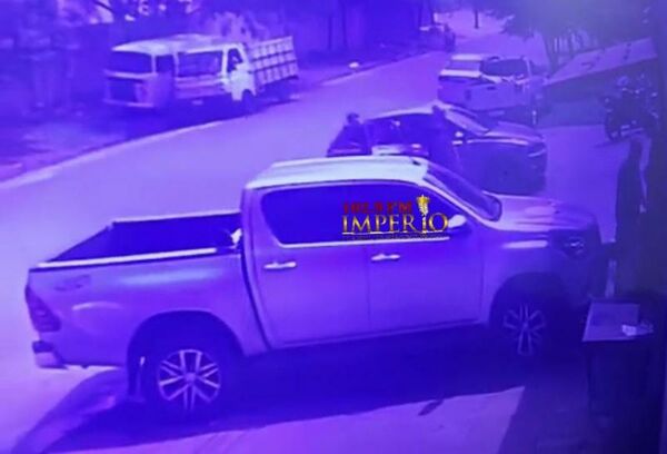 Huyó de policías al verlos que estaban sin uniforme y en vehículo particular