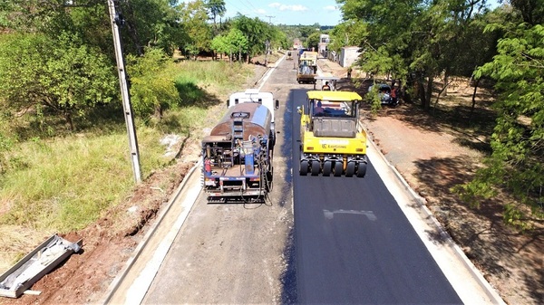 Reportan importante avance registra pavimentación asfáltica de calle de Cambyretá