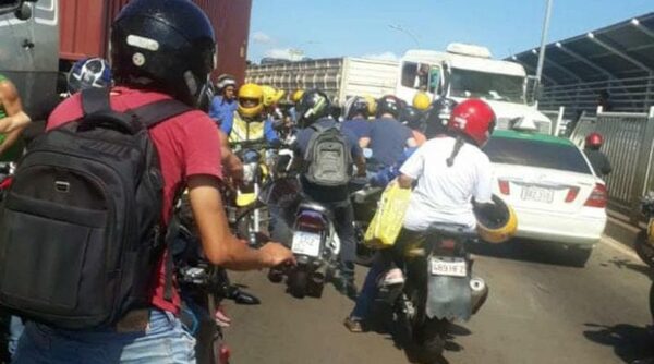 Camionero sufre infarto en el Puente de la Amistad - La Clave