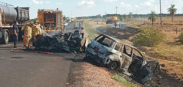 Crónica / ¡Otra tragedia! Autos quemados, muertos y heridos en Quiindy