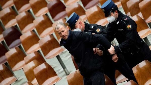 Desalojan de la audiencia general del Papa a un hombre que interrumpió a gritos